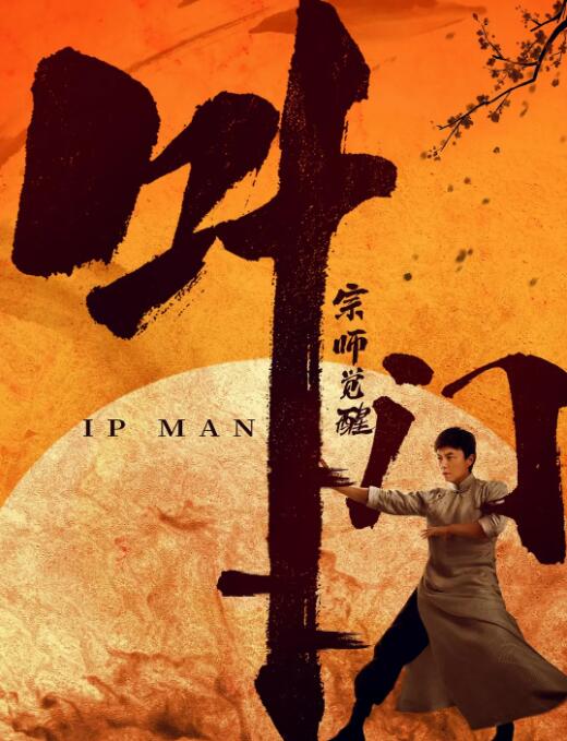 宋麦秋蹲在田角的侧影